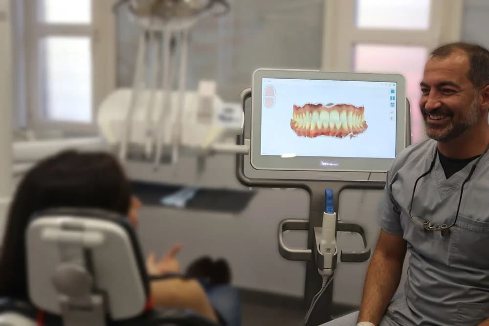 Revisión con escáner intraoral en Mesena Dental